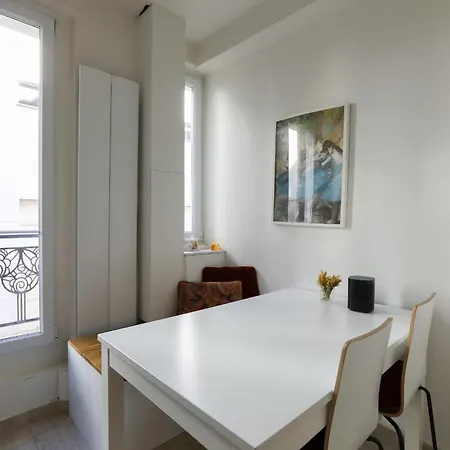 Bright For 4 With Balcony Apartment *