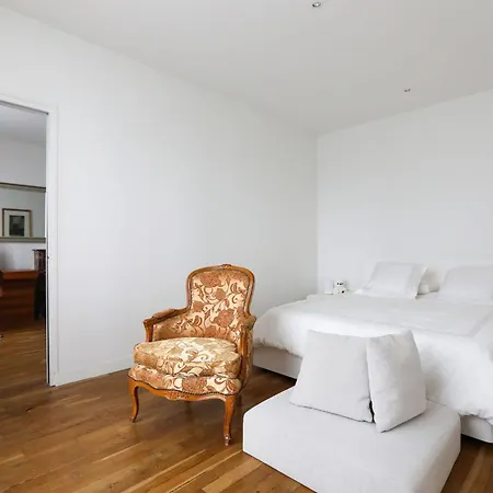 Bright For 4 With Balcony Apartment