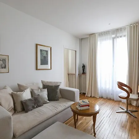 Apartment Bright For 4 With Balcony